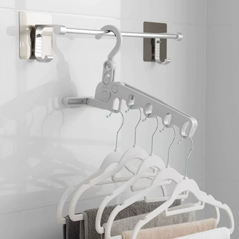 🧥📦 Sammenklappeligt tøjstativ – 5 kroge, pladsbesparende, perfekt til rejser!