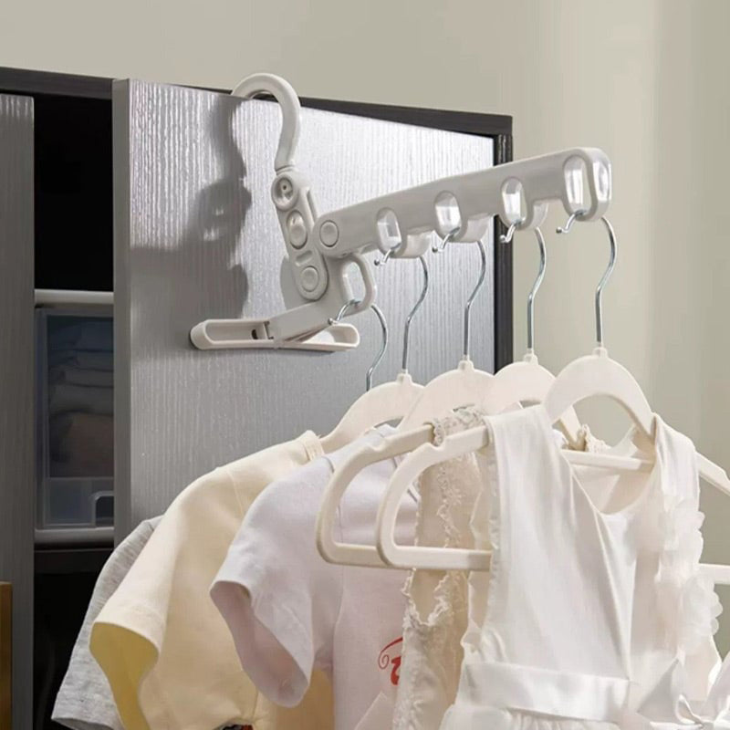 🧥📦 Sammenklappeligt tøjstativ – 5 kroge, pladsbesparende, perfekt til rejser!