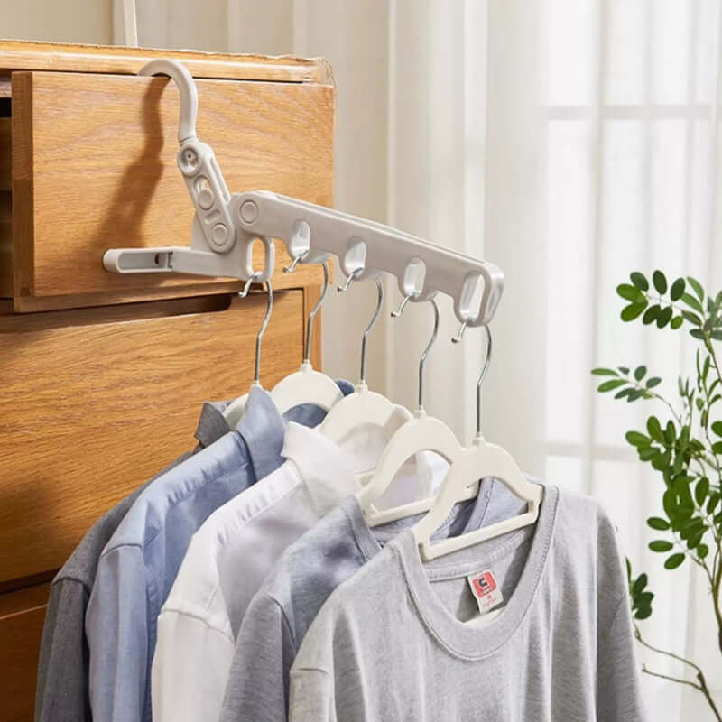 🧥📦 Sammenklappeligt tøjstativ – 5 kroge, pladsbesparende, perfekt til rejser!